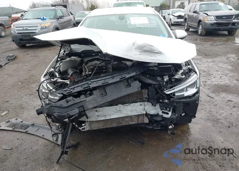 2018 Buick Regal Tourx Preferred z USA, uszkodzony, nr VIN W04GU8SX0J1113366